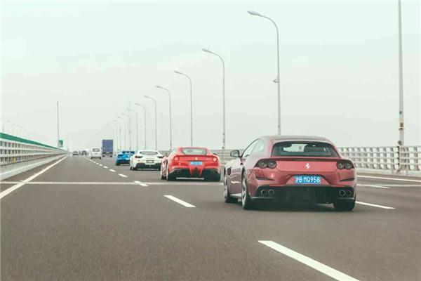 在新落成的赛道上开法拉利 是怎样一种感觉？