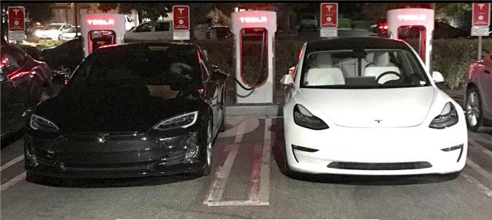 这货耐不耐脏？网上现Model 3白色内饰谍照