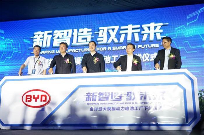 新能源车市“前狼后虎” 自主车企有何最新应对法宝？