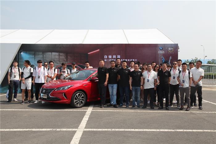 第二代逸动XT：更智能的时尚掀背车