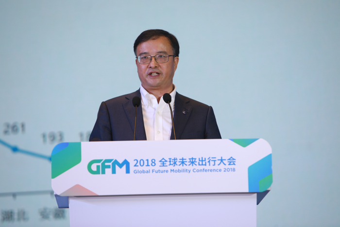 《专家说》新能源汽车进入混战时代 未来路在何方？
