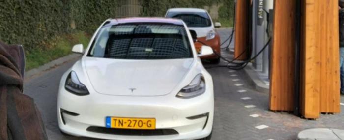 新款Model 3测试车亮相CCS充电站 未来将能使用CCS充电插头
