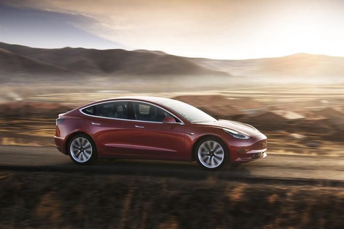 特斯拉Model 3高性能和长续航全驱版在华开放选配，预计3月开始交付
