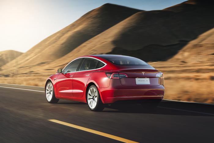 特斯拉Model 3高性能和长续航全驱版在华开放选配，预计3月开始交付