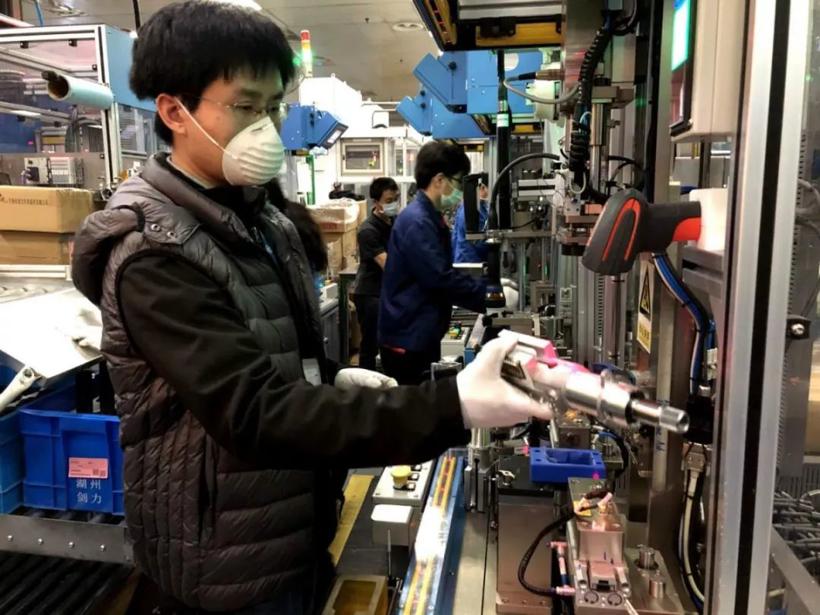 采埃孚集团全力驰援疫情防控，赠价值400万元人民币物资并新增口罩生产线