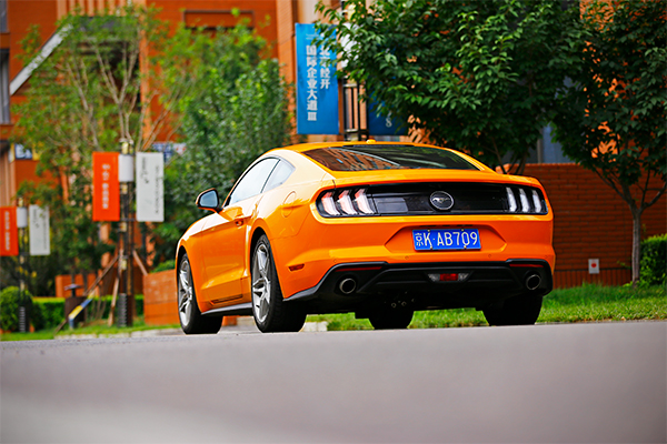 福特Mustang换装10AT，你的跑车梦更进一步了