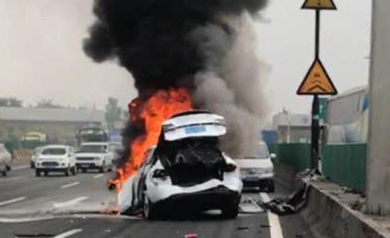 特斯拉Model X爆炸事故车主索赔遭拒