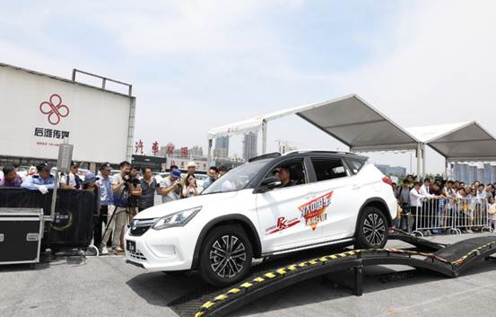 “强大中国车-王朝擂台赛”上海活动现场斩获订单448台