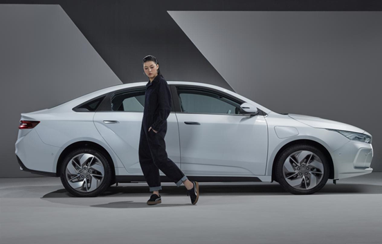 对标特斯拉Model 3  吉利GE11高清图曝光