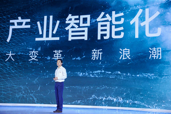 秀出AI成绩单，李彦宏：迎接产业智能化新浪潮