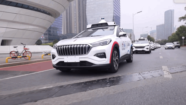 百度Robotaxi面向民众试运营 无人驾驶要来了？|小智一周要闻