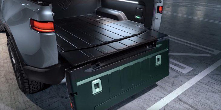 Rivian R1T新专利：后档板可摇晃之后再放下更方便装卸货物