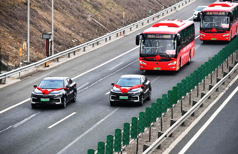 北汽集团携旗下众车型迎接北京援鄂医疗队凯旋