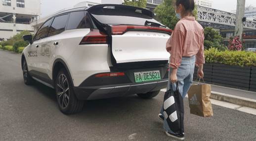 满足不同场景用车需求 解锁爱驰U5 7种后备箱打开方式