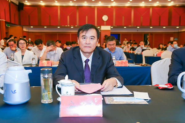 首届中国（青岛）智能汽车创新发展战略高峰论坛正式召开