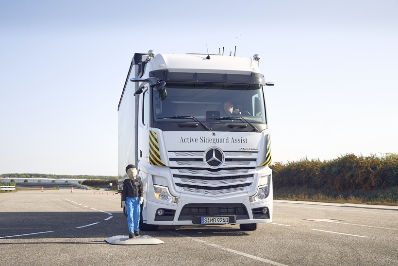 发布Actros F等新车 奔驰展示旗下最新卡车与创新技术