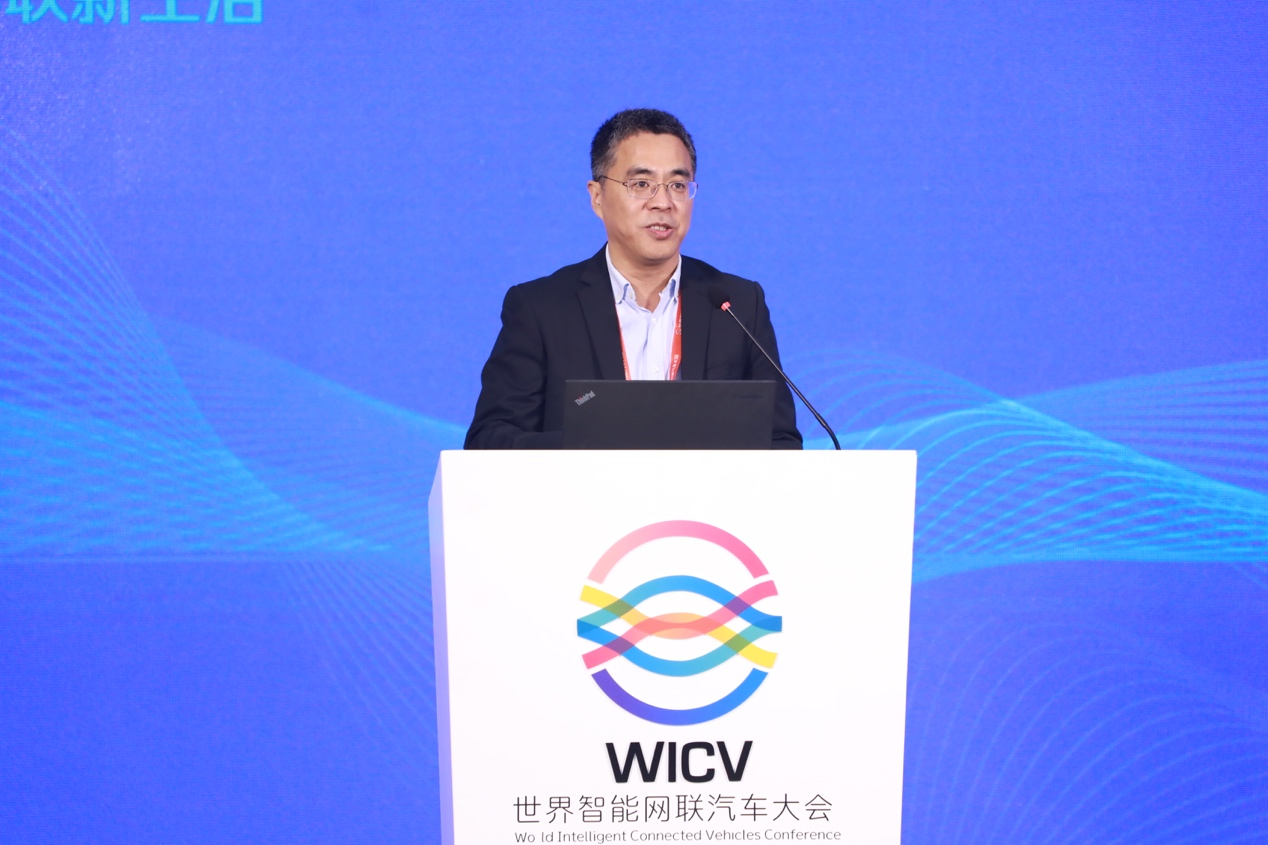 政策法规先行，标准体系支撑，助力智能网联汽车高质量发展
