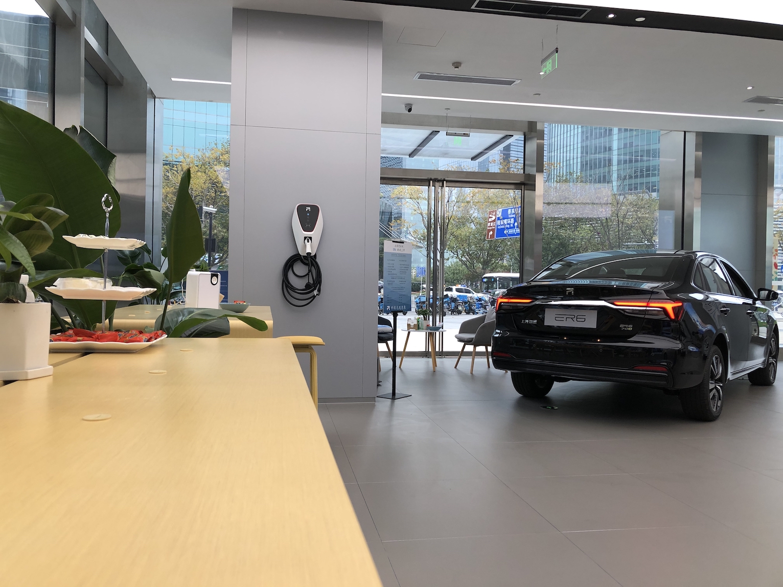 打卡R STORE体验中心 买车原来可以这么轻松