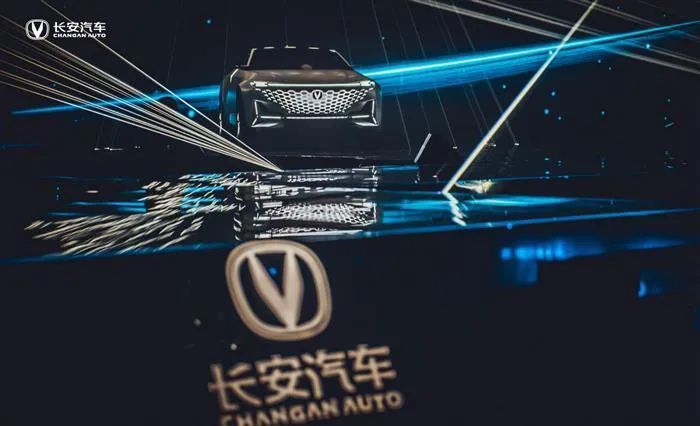 华为重申坚决不造车，相关概念股都跌惨了