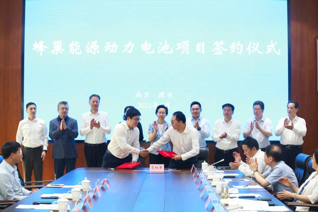 E周看点丨小鹏汽车通过港交所上市聆讯，特斯拉召回28万辆车