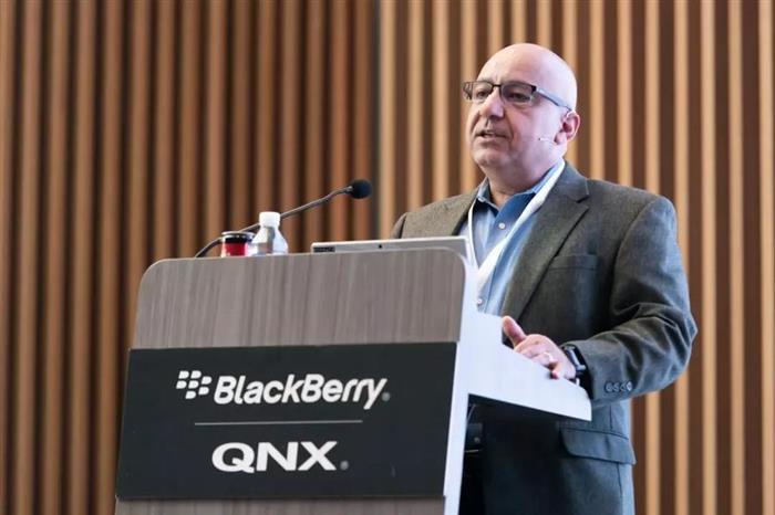 错失手机市场的BlackBerry，如何“借车还魂”？