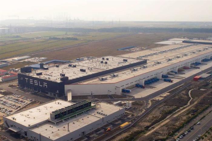 对手不止豪华车，特斯拉在华冲击电动时代的“大众汽车”