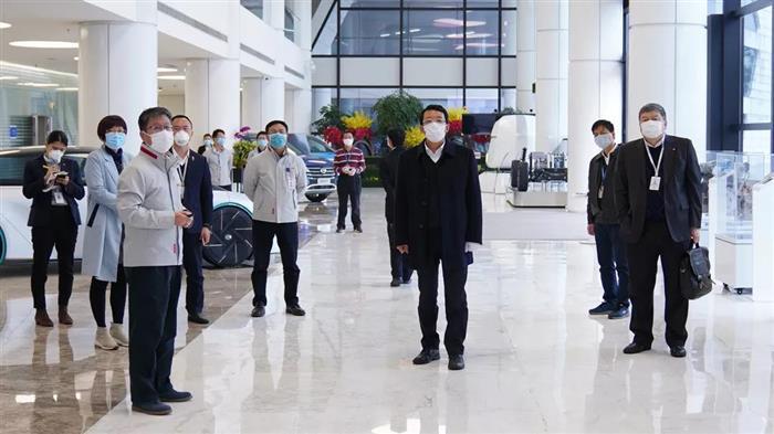抗疫日报丨冯兴亚、柳长庆、董修惠下一线调研复产复工，宝马高层连线6000员工