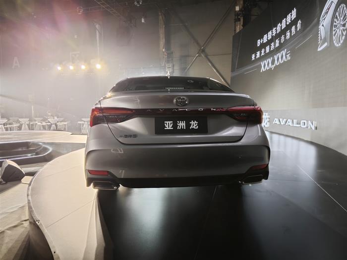 2.0L+CVT黄金动力 一汽丰田新款亚洲龙臻选版上市 指导价20.98万