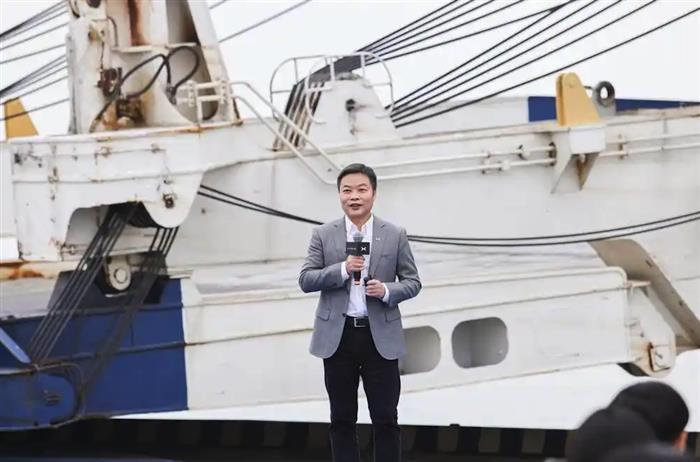 出海提速 首批300台小鹏X9右舵版正式发往全球市场