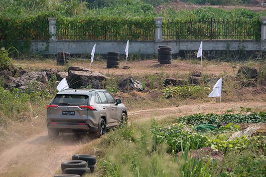越级而生，试驾一汽丰田全新RAV4荣放