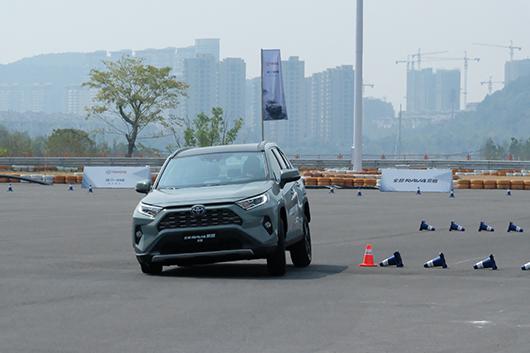 越级而生，试驾一汽丰田全新RAV4荣放