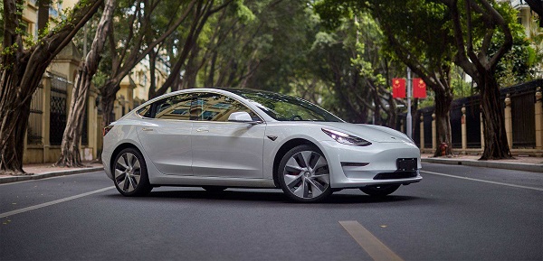 国产长续航版Model 3正式进入“战场”