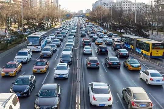 下一战，谁能冲破年销量300万辆？